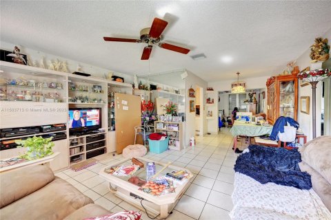 House in Tamarac, Florida 2 bedrooms, 93.09 sq.m. № 912671 - photo 11