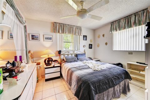 House in Tamarac, Florida 2 bedrooms, 93.09 sq.m. № 912671 - photo 14