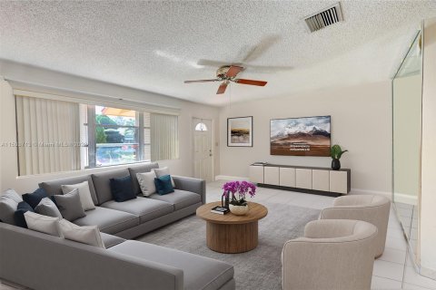 Casa en venta en Tamarac, Florida, 2 dormitorios, 93.09 m2 № 912671 - foto 3