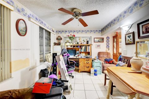 House in Tamarac, Florida 2 bedrooms, 93.09 sq.m. № 912671 - photo 16