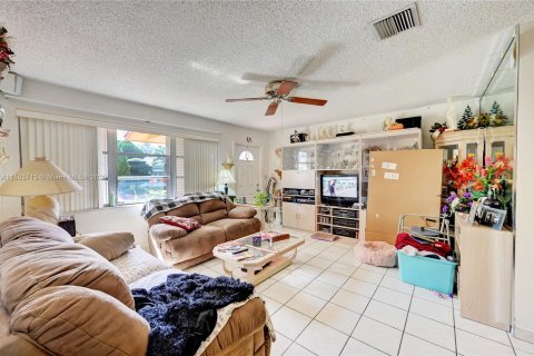 House in Tamarac, Florida 2 bedrooms, 93.09 sq.m. № 912671 - photo 13
