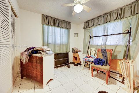 House in Tamarac, Florida 2 bedrooms, 93.09 sq.m. № 912671 - photo 17