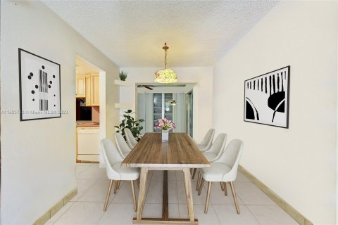 Casa en venta en Tamarac, Florida, 2 dormitorios, 93.09 m2 № 912671 - foto 4