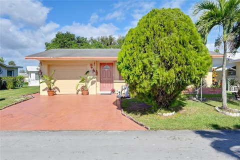 Casa en venta en Tamarac, Florida, 2 dormitorios, 93.09 m2 № 912671 - foto 2