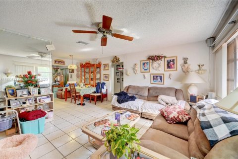 Casa en venta en Tamarac, Florida, 2 dormitorios, 93.09 m2 № 912671 - foto 10