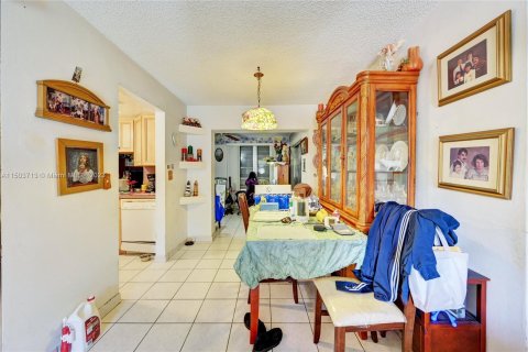 House in Tamarac, Florida 2 bedrooms, 93.09 sq.m. № 912671 - photo 12