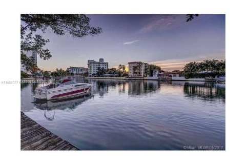 Condo in Miami Beach, Florida, 2 bedrooms  № 1080316 - photo 24