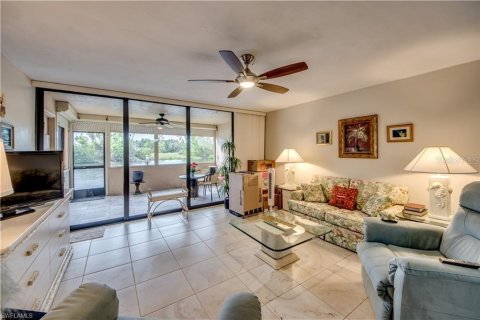 Condo in North Fort Myers, Florida, 2 bedrooms  № 1374100 - photo 9