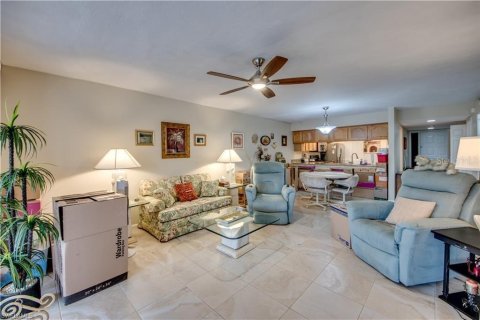 Copropriété à vendre à North Fort Myers, Floride: 2 chambres, 113.53 m2 № 1374100 - photo 7