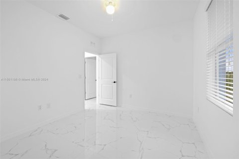 Casa en venta en Lehigh Acres, Florida, 3 dormitorios № 908334 - foto 29