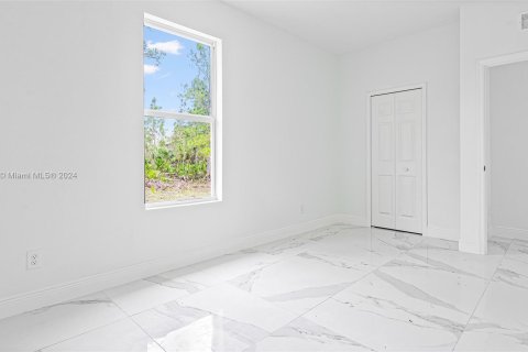 Casa en venta en Lehigh Acres, Florida, 3 dormitorios № 908334 - foto 5