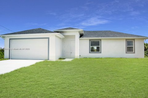 Casa en venta en Lehigh Acres, Florida, 3 dormitorios № 908334 - foto 1