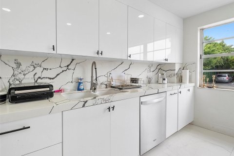 Condo in Aventura, Florida, 2 bedrooms  № 1269703 - photo 11