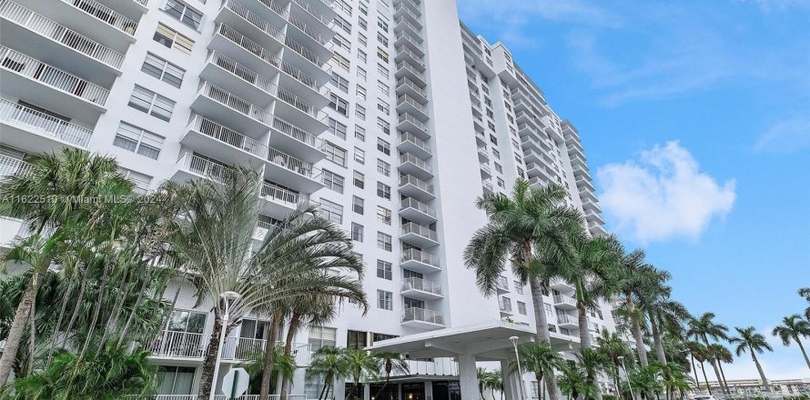 Condominio en Aventura, Florida, 2 dormitorios  № 1269703