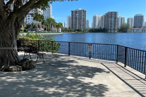 Condo in Aventura, Florida, 1 bedroom  № 1269705 - photo 25