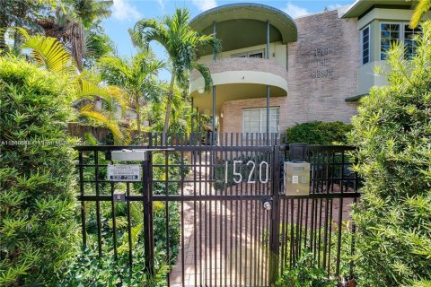 Condo in Miami Beach, Florida, 1 bedroom  № 1232820 - photo 18