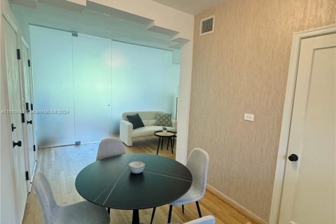 Condo in Miami Beach, Florida, 1 bedroom  № 1232820 - photo 4