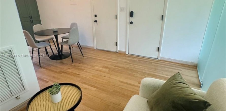 Condo in Miami Beach, Florida, 1 bedroom  № 1232820