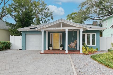 House in Tampa, Florida 3 bedrooms, 126.72 sq.m. № 1434505 - photo 1