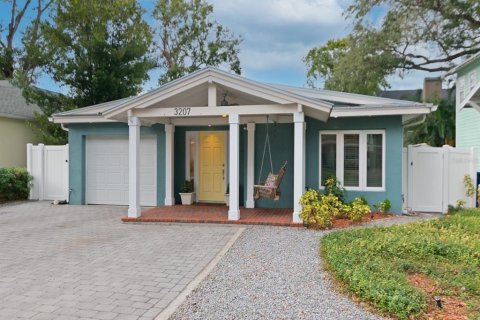 House in Tampa, Florida 3 bedrooms, 126.72 sq.m. № 1434505 - photo 2