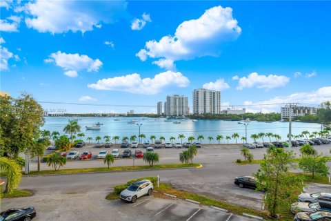 Condo in Aventura, Florida, 1 bedroom  № 1168011 - photo 23