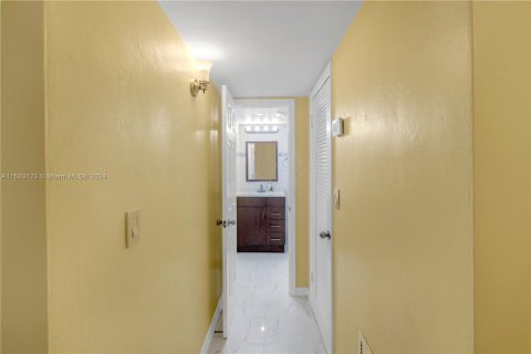 Copropriété à vendre à Aventura, Floride: 1 chambre, 71.35 m2 № 1168011 - photo 11