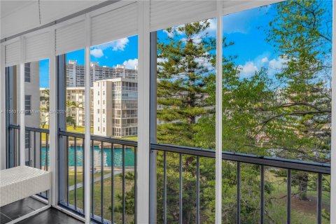 Condo in Aventura, Florida, 1 bedroom  № 1168011 - photo 21