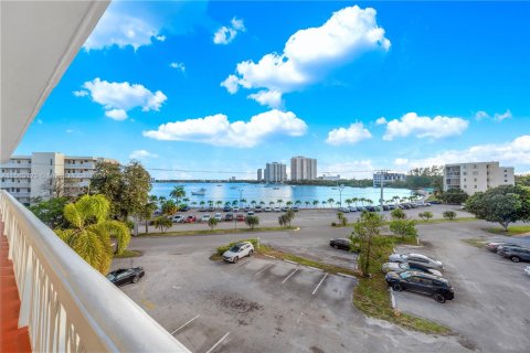 Condominio en venta en Aventura, Florida, 1 dormitorio, 71.35 m2 № 1168011 - foto 24