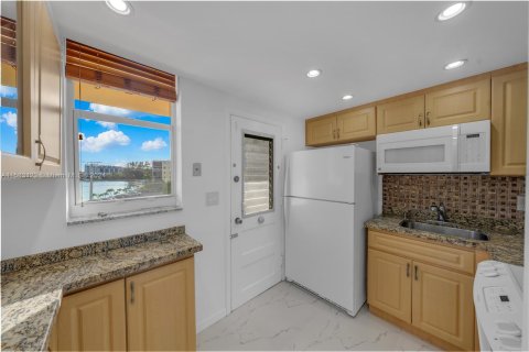 Condo in Aventura, Florida, 1 bedroom  № 1168011 - photo 15