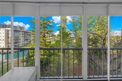 Condo in Aventura, Florida, 1 bedroom  № 1168011 - photo 22