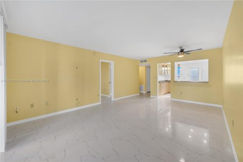 Copropriété à vendre à Aventura, Floride: 1 chambre, 71.35 m2 № 1168011 - photo 3