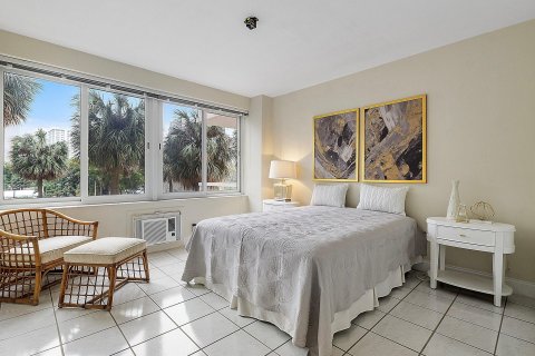 Condo in Fort Lauderdale, Florida, 2 bedrooms  № 945091 - photo 23