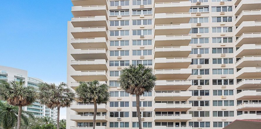 Condo in Fort Lauderdale, Florida, 2 bedrooms  № 945091