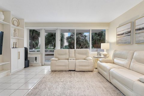 Condo in Fort Lauderdale, Florida, 2 bedrooms  № 945091 - photo 27