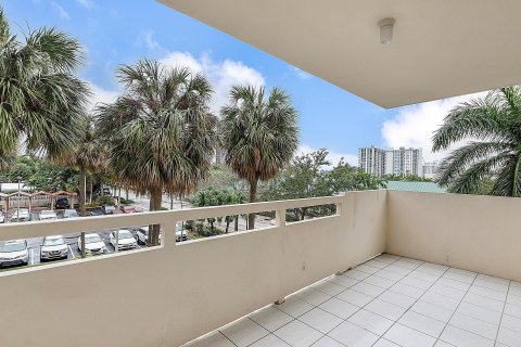 Condo in Fort Lauderdale, Florida, 2 bedrooms  № 945091 - photo 24