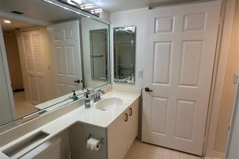 Condo in Tamarac, Florida, 2 bedrooms  № 1096536 - photo 18