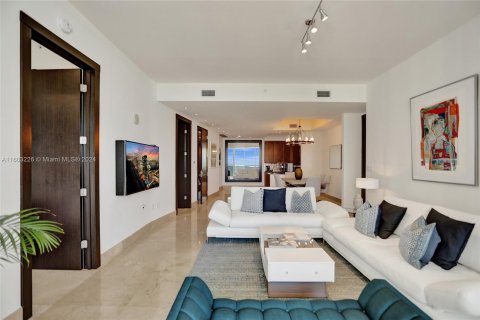 Condominio en venta en Sunny Isles Beach, Florida, 2 dormitorios, 129.04 m2 № 1221954 - foto 19