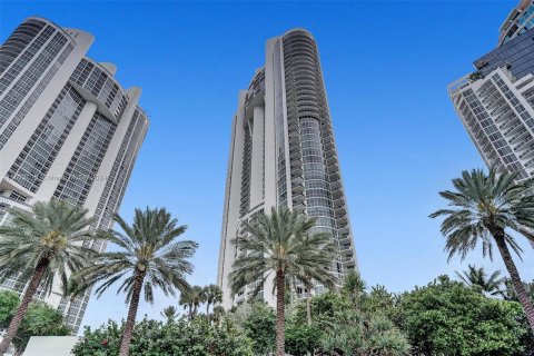 Condominio en venta en Sunny Isles Beach, Florida, 2 dormitorios, 129.04 m2 № 1221954 - foto 2