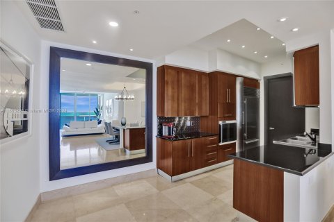 Condominio en venta en Sunny Isles Beach, Florida, 2 dormitorios, 129.04 m2 № 1221954 - foto 25