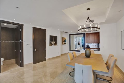 Condominio en venta en Sunny Isles Beach, Florida, 2 dormitorios, 129.04 m2 № 1221954 - foto 9