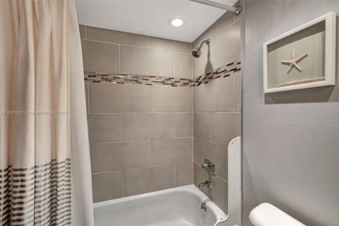 Condo in Lauderdale Lakes, Florida, 2 bedrooms  № 1417747 - photo 16