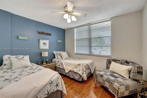 Condo in Lauderdale Lakes, Florida, 2 bedrooms  № 1417747 - photo 17