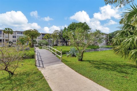 Condo in Lauderdale Lakes, Florida, 2 bedrooms  № 1417747 - photo 25