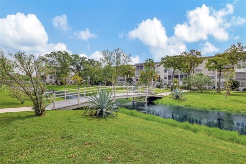 Condo in Lauderdale Lakes, Florida, 2 bedrooms  № 1417747 - photo 24