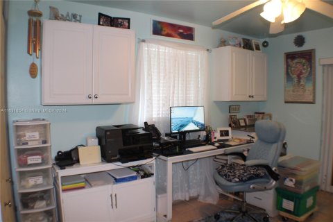 Commercial property in Fort Lauderdale, Florida 214.88 sq.m. № 1292339 - photo 22