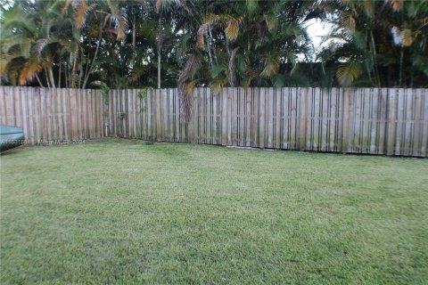 Commercial property in Fort Lauderdale, Florida 214.88 sq.m. № 1292339 - photo 27