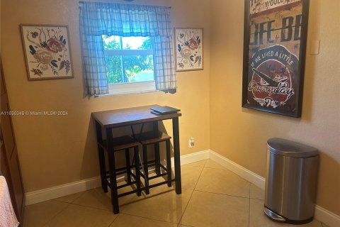 Condo in Hallandale Beach, Florida, 3 bedrooms  № 1292854 - photo 11