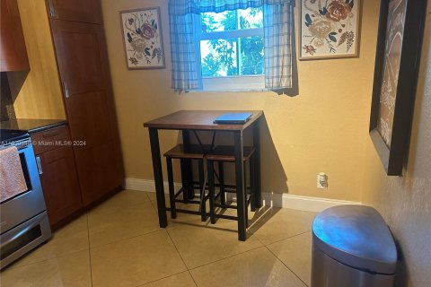 Condo in Hallandale Beach, Florida, 3 bedrooms  № 1292854 - photo 10