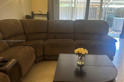 Condo in Hallandale Beach, Florida, 3 bedrooms  № 1292854 - photo 18