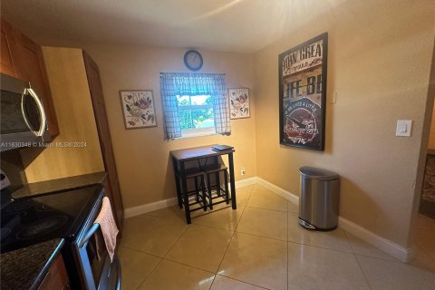 Condo in Hallandale Beach, Florida, 3 bedrooms  № 1292854 - photo 12